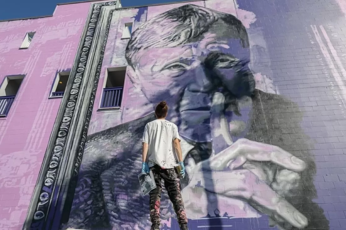 Seaside Honors Vincent Scully with Tribute Mural by Renowned Street Artist