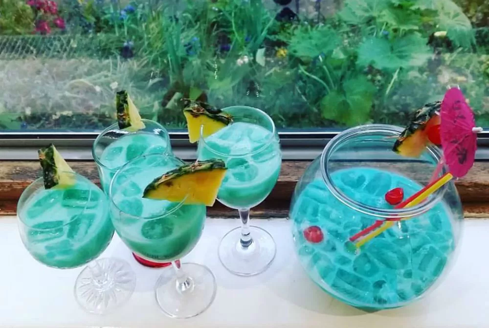 Cocktail DIY: A Blue Hawaiian Brings Home the Beach