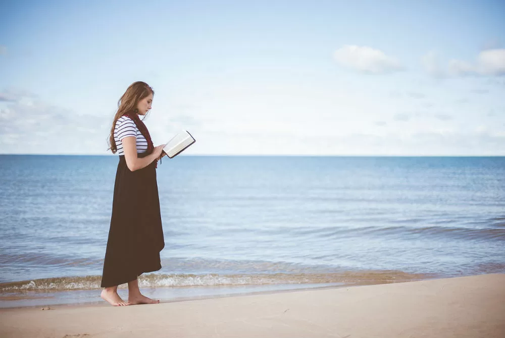 5 Terrific Beach Reads to Tuck in Your Beach Bag