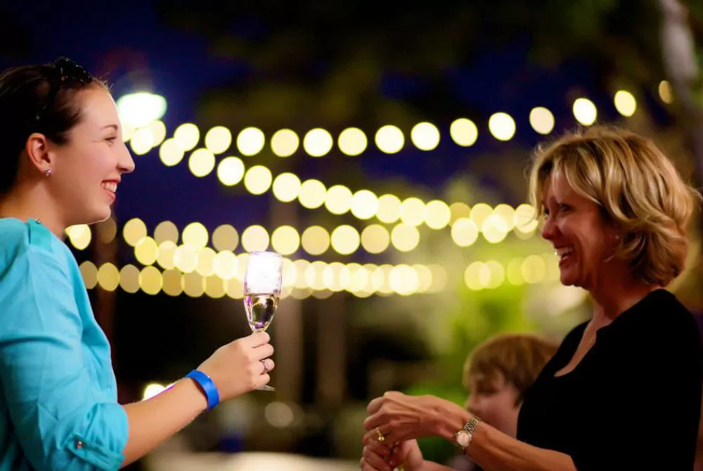 Baytowne Presents Sparkling Wines & Holiday Lights – Nov 17