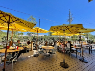 macho taco 98 outdoor seating