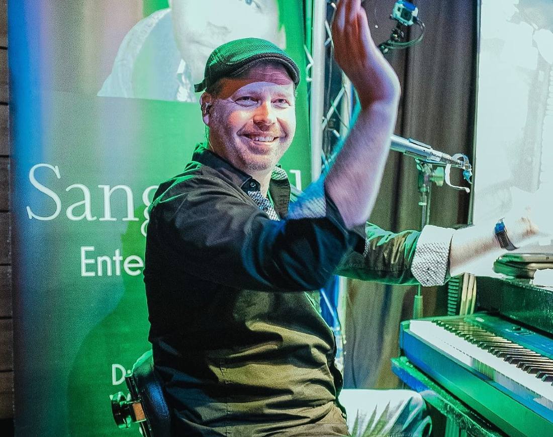 Come for duelling pianos and dinner at Old Florida Fish House