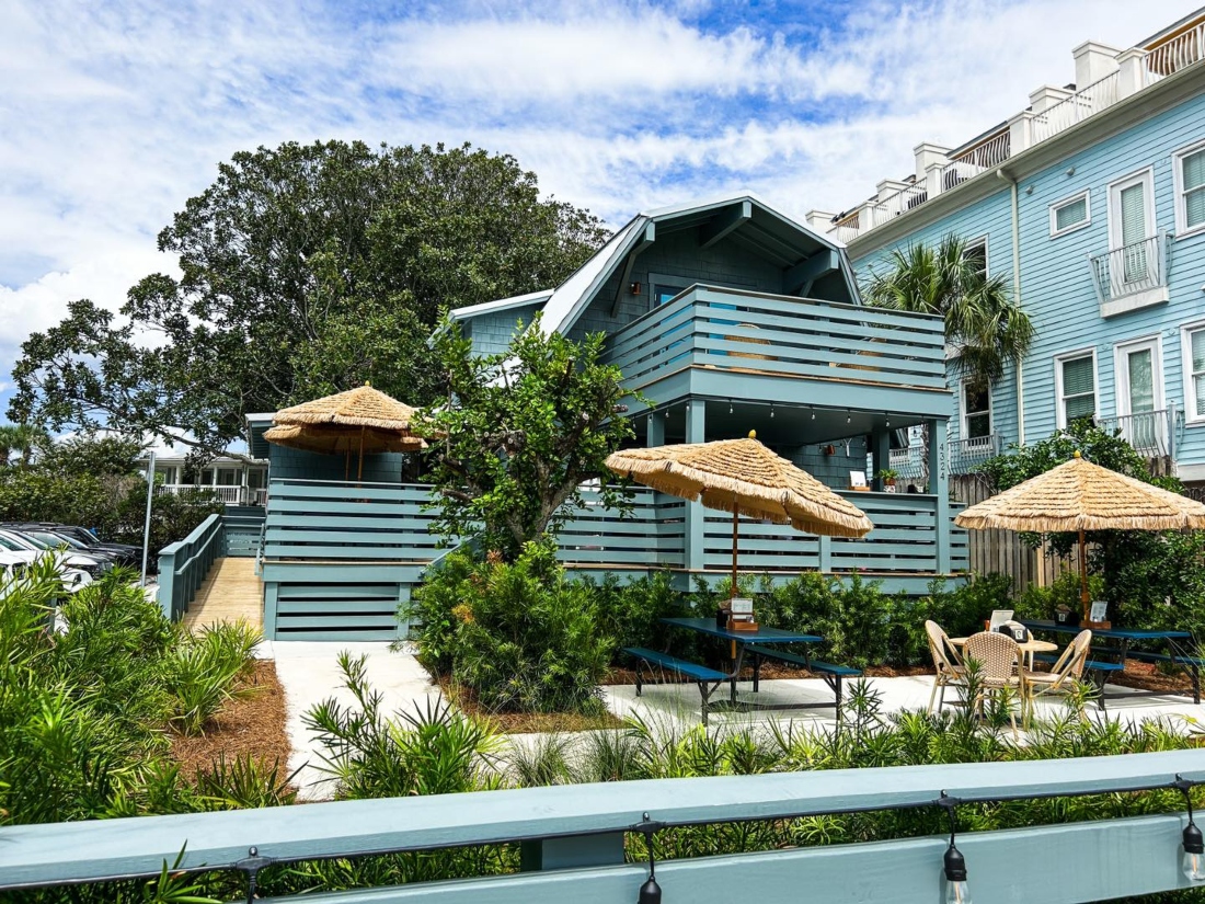 Papa's American Bar, perfect burgers on the beach