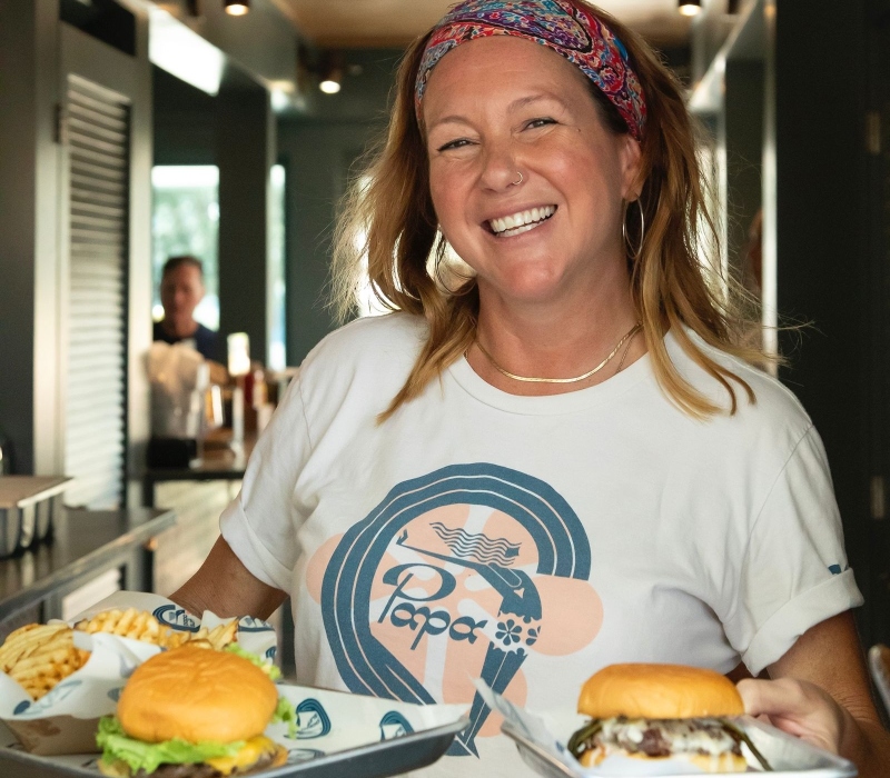 Papa Surf Burger Bar – Where Burgers, Beer, and Beach Dreams Come True