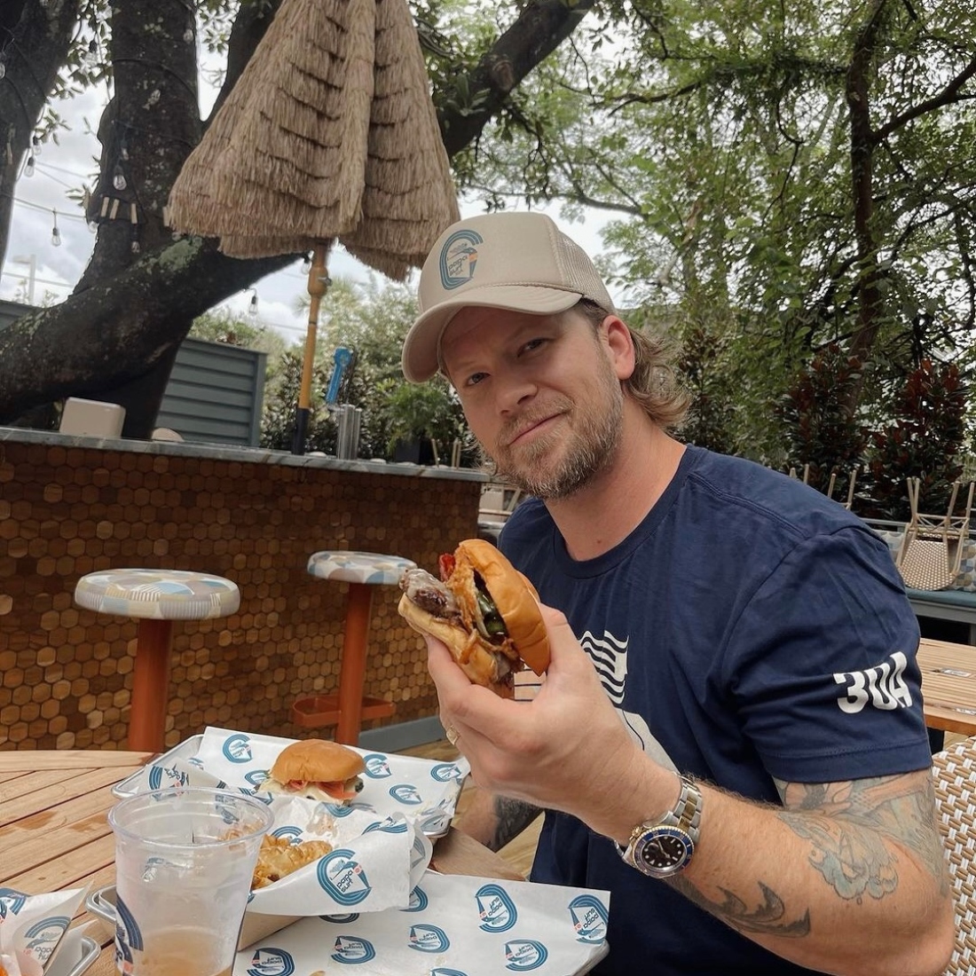 Brian Kelley talks partnering with Jason Aldean + Tom Glavine for new  restaurant, Papa Surf Burger Bar – CT40