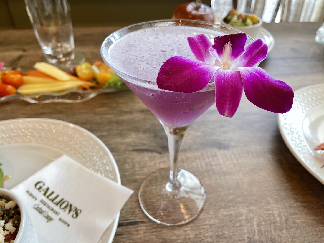 Unwind After the Beach: Daily Exclusive Bar Offerings at Gallion’s