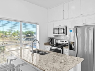 Heron on Oyster Lake Kitchen