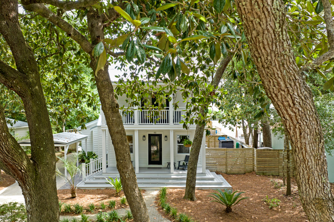 Coastal neighborhood scene in Seagrove Beach